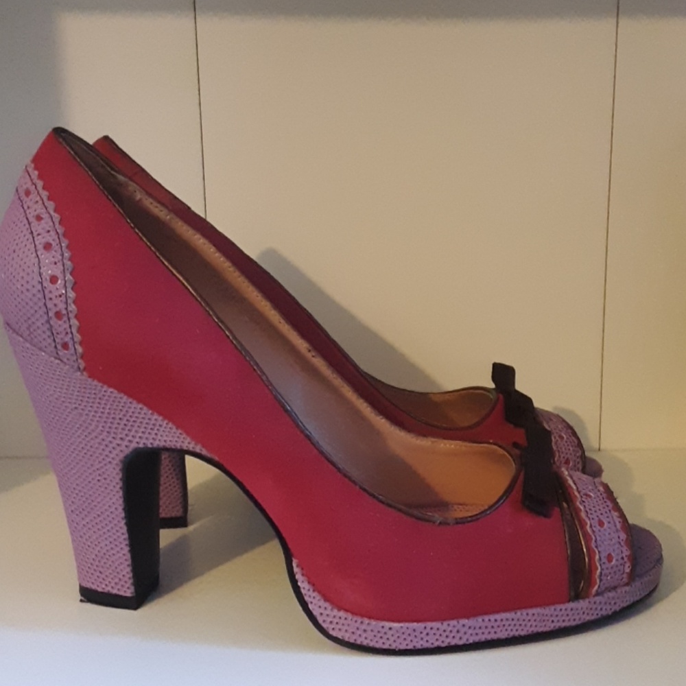 Confidence peep toe pumps